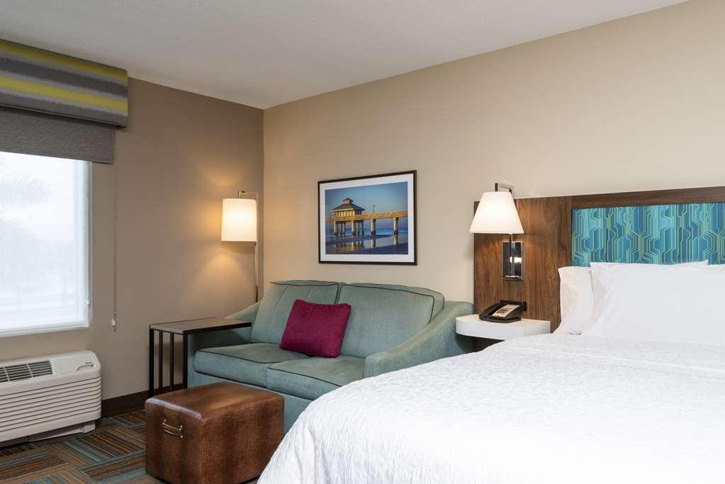 Hampton Inn & Suites Fort Myers-Colonial Boulevard Habitación foto